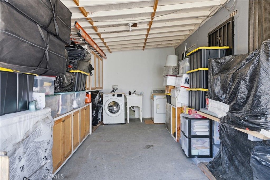Image 19 of property listing at 927 E 28th St, Los Angeles, CA 90011