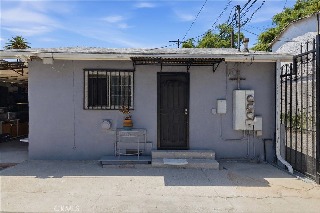 Image 21 of property listing at 927 E 28th St, Los Angeles, CA 90011
