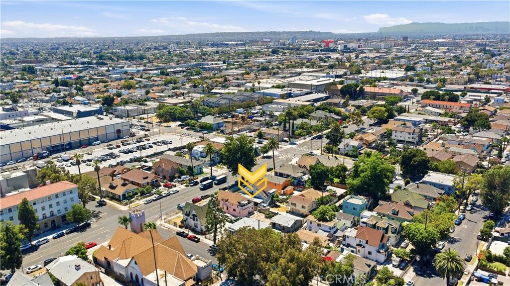 Image 8 of property listing at 927 E 28th St, Los Angeles, CA 90011