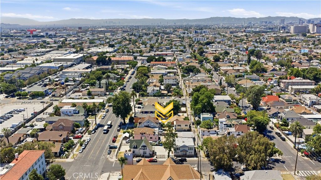 Image 9 of property listing at 927 E 28th St, Los Angeles, CA 90011