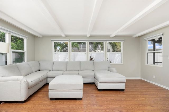 6355 23RD AVENUE N, St Petersburg, FL 33710