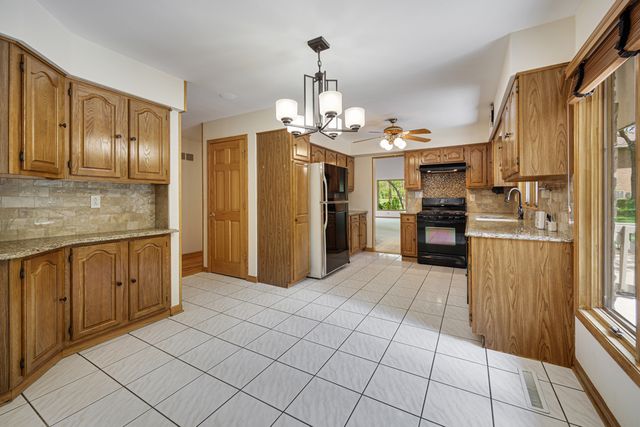 940 Milton Bridge, Frankfort, IL 60423