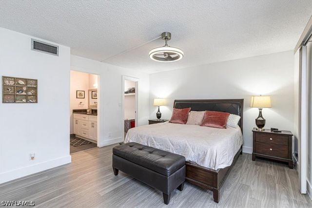 215 Palm DR 215-1, Naples, FL 34112