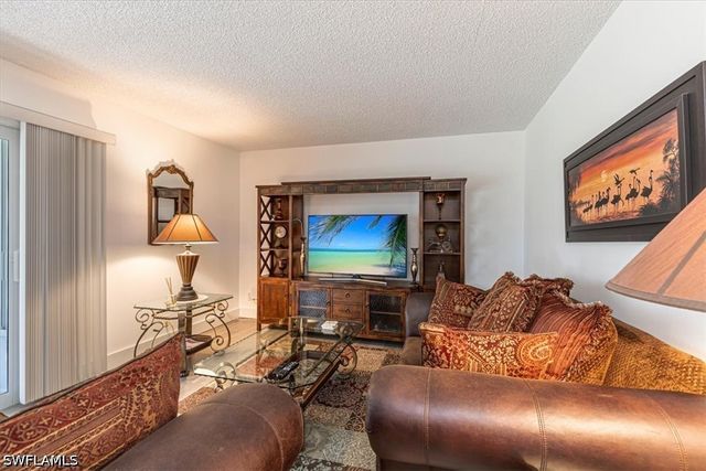 215 Palm DR 215-1, Naples, FL 34112
