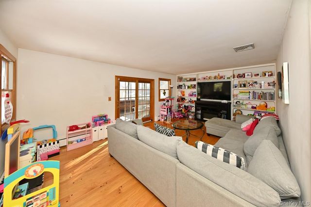 7 Lexington Road, New City, NY 10956