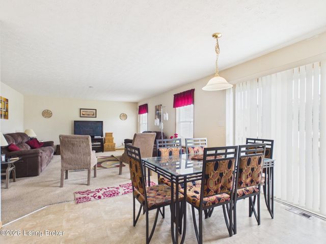 4520 Fallen Apple Ln, Louisville, KY 40218