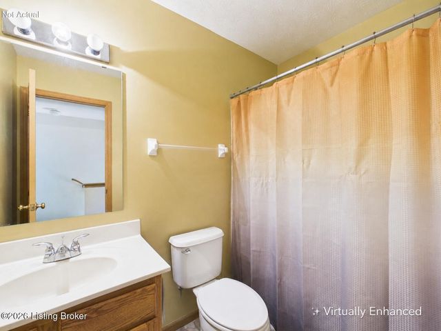 4520 Fallen Apple Ln, Louisville, KY 40218