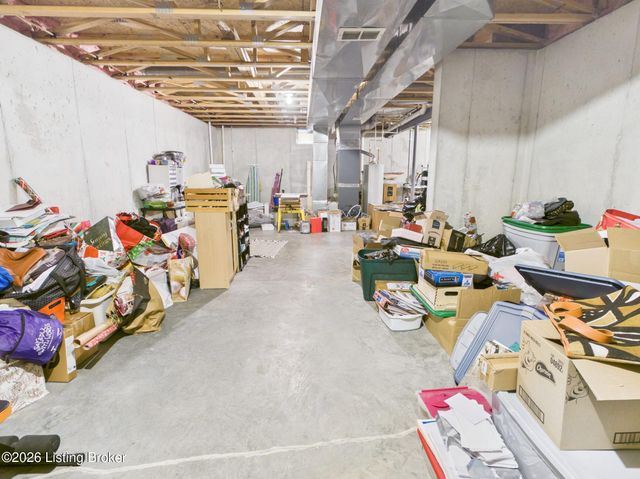 4520 Fallen Apple Ln, Louisville, KY 40218