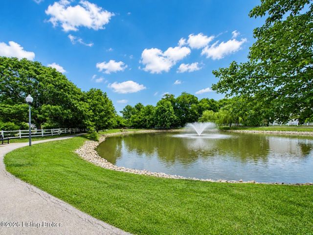 4520 Fallen Apple Ln, Louisville, KY 40218