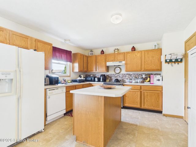 4520 Fallen Apple Ln, Louisville, KY 40218