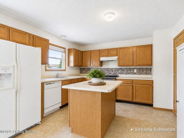 4520 Fallen Apple Ln, Louisville, KY 40218