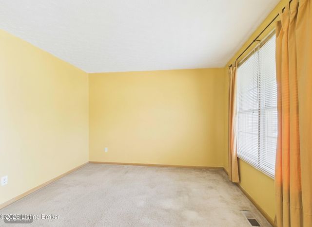 4520 Fallen Apple Ln, Louisville, KY 40218