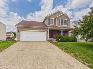 4520 Fallen Apple Ln, Louisville, KY 40218