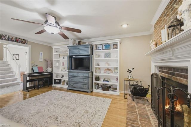 1 N Point DR, Portsmouth, VA 23703