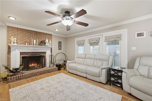 1 N Point DR, Portsmouth, VA 23703