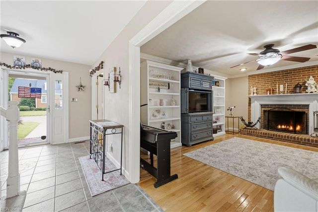1 N Point DR, Portsmouth, VA 23703