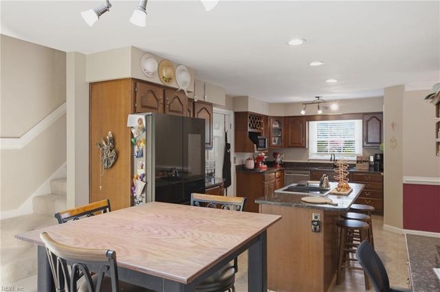 1 N Point DR, Portsmouth, VA 23703