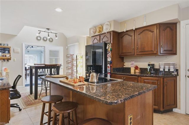 1 N Point DR, Portsmouth, VA 23703
