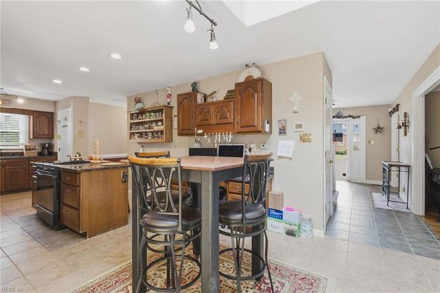 1 N Point DR, Portsmouth, VA 23703