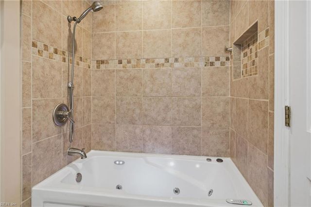 1 N Point DR, Portsmouth, VA 23703