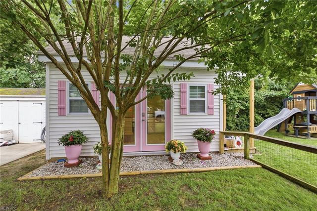 1 N Point DR, Portsmouth, VA 23703