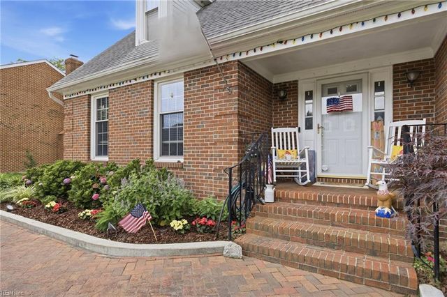 1 N Point DR, Portsmouth, VA 23703