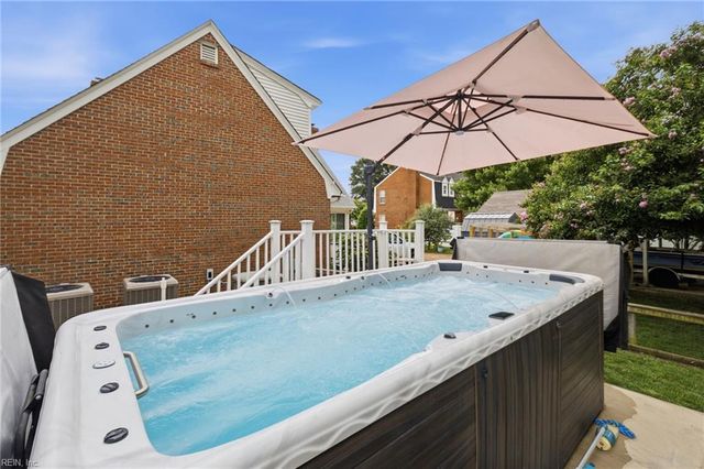1 N Point DR, Portsmouth, VA 23703
