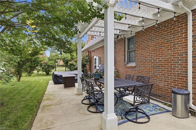 1 N Point DR, Portsmouth, VA 23703