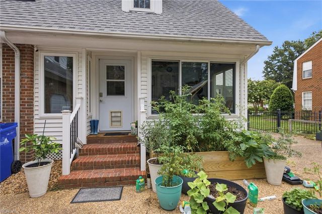 1 N Point DR, Portsmouth, VA 23703