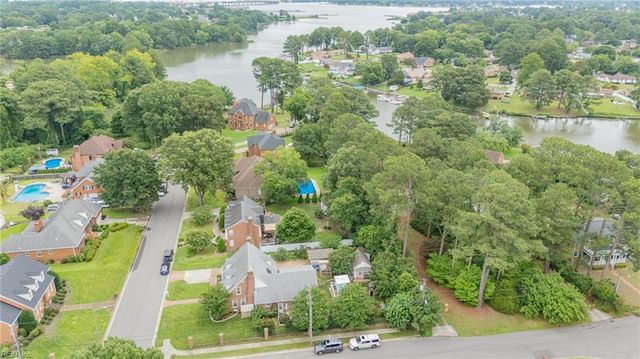 1 N Point DR, Portsmouth, VA 23703