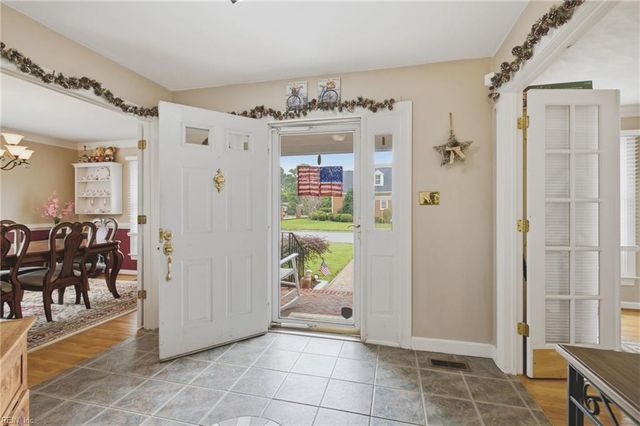 1 N Point DR, Portsmouth, VA 23703
