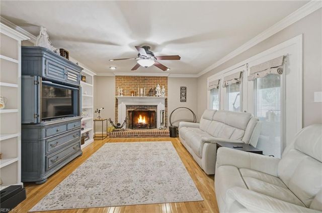 1 N Point DR, Portsmouth, VA 23703