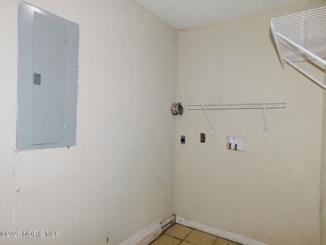 2906 Elmwood Drive, Sylvania, OH 43560