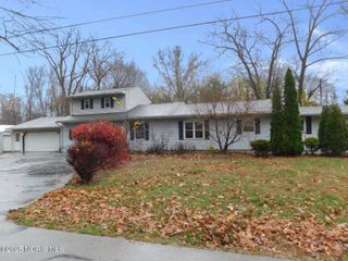 2906 Elmwood Drive, Sylvania, OH 43560