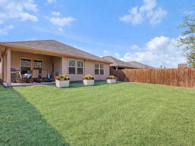 220 Abingdon Street, Azle, TX 76020