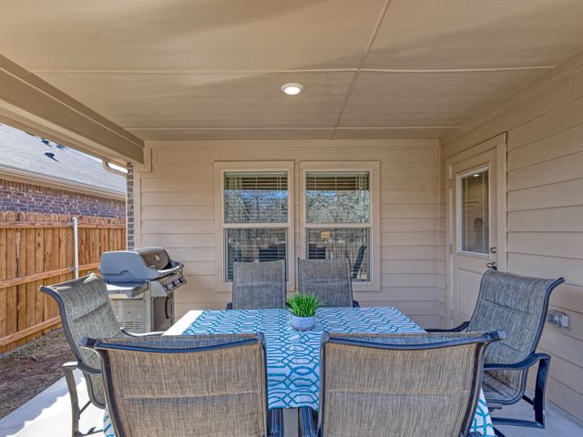 220 Abingdon Street, Azle, TX 76020