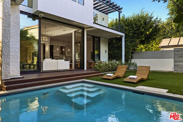 932 N Crescent Heights Boulevard, Los Angeles, CA 90046