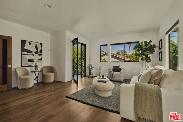 932 N Crescent Heights Boulevard, Los Angeles, CA 90046
