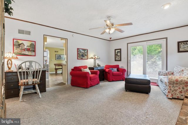 22 BURNSIDE DR, East Berlin, PA 17316