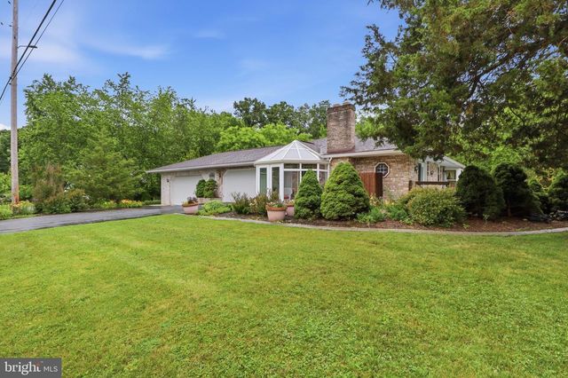 22 BURNSIDE DR, East Berlin, PA 17316