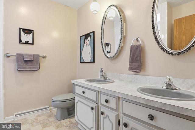22 BURNSIDE DR, East Berlin, PA 17316