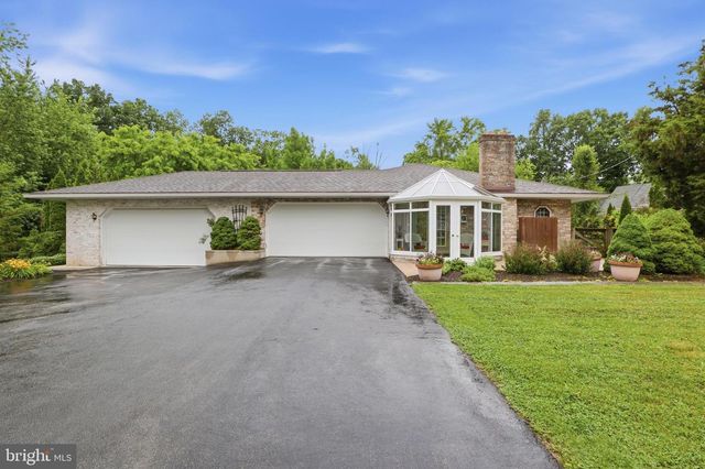 22 BURNSIDE DR, East Berlin, PA 17316