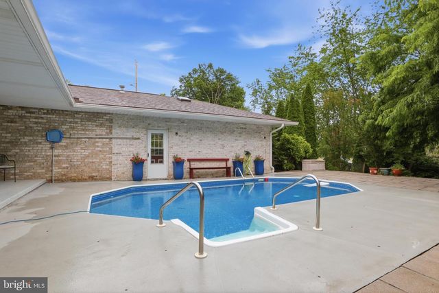 22 BURNSIDE DR, East Berlin, PA 17316