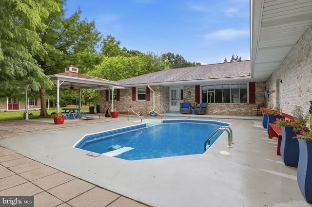 22 BURNSIDE DR, East Berlin, PA 17316