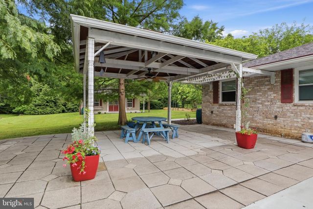 22 BURNSIDE DR, East Berlin, PA 17316