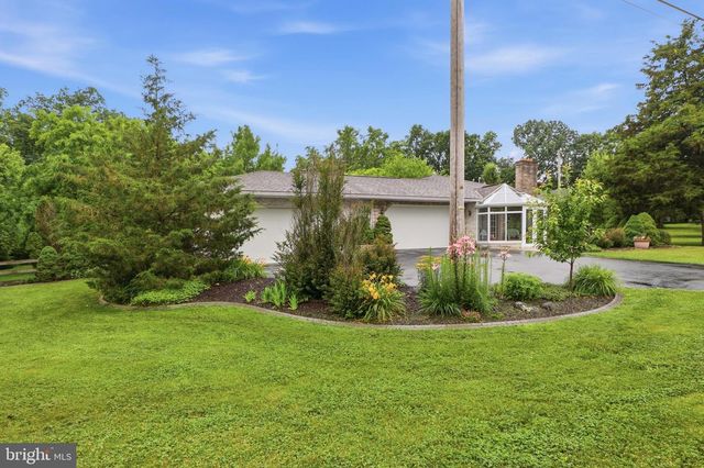 22 BURNSIDE DR, East Berlin, PA 17316