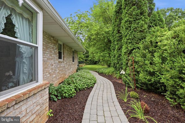 22 BURNSIDE DR, East Berlin, PA 17316