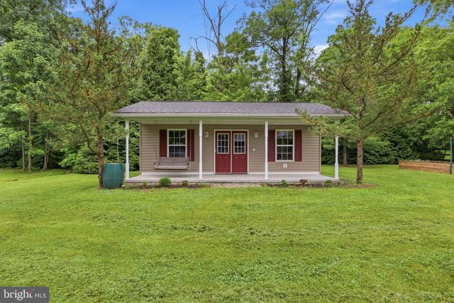 22 BURNSIDE DR, East Berlin, PA 17316