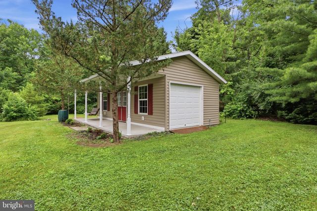 22 BURNSIDE DR, East Berlin, PA 17316