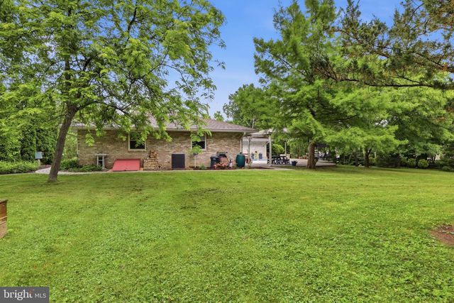 22 BURNSIDE DR, East Berlin, PA 17316